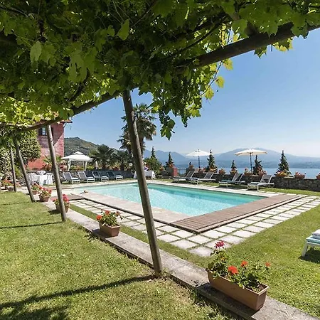 アパート San Salvatore Sleeps 4 With Pool マッシーノ・ヴィスコンティ