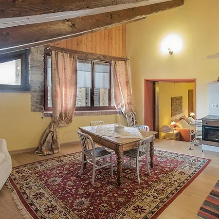 アパート San Salvatore Sleeps 4 With Pool マッシーノ・ヴィスコンティ