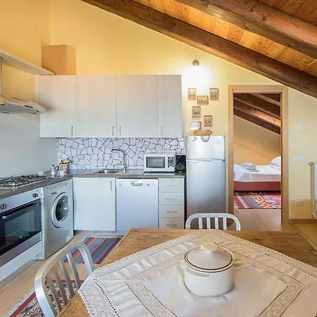 アパート San Salvatore Sleeps 4 With Pool *
