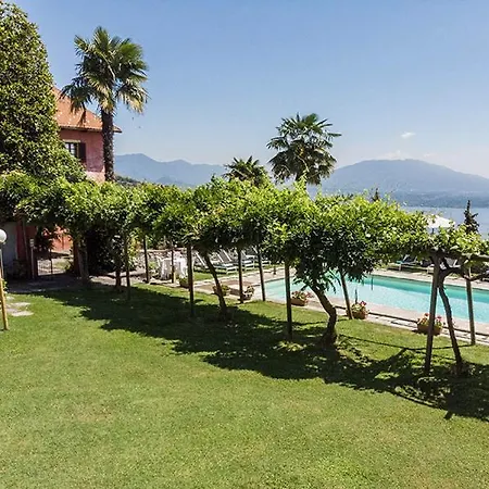 アパート San Salvatore Sleeps 4 With Pool マッシーノ・ヴィスコンティ